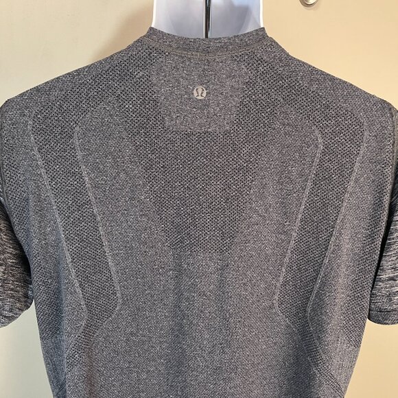 Lululemon Men's gray on gray marled short sleeve tech t-shirt Medium M EUC - Picture 1 of 5